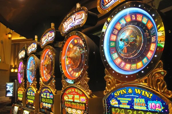Wolf Gold betting interface on obor138 mobile app showing stake selection and spin button